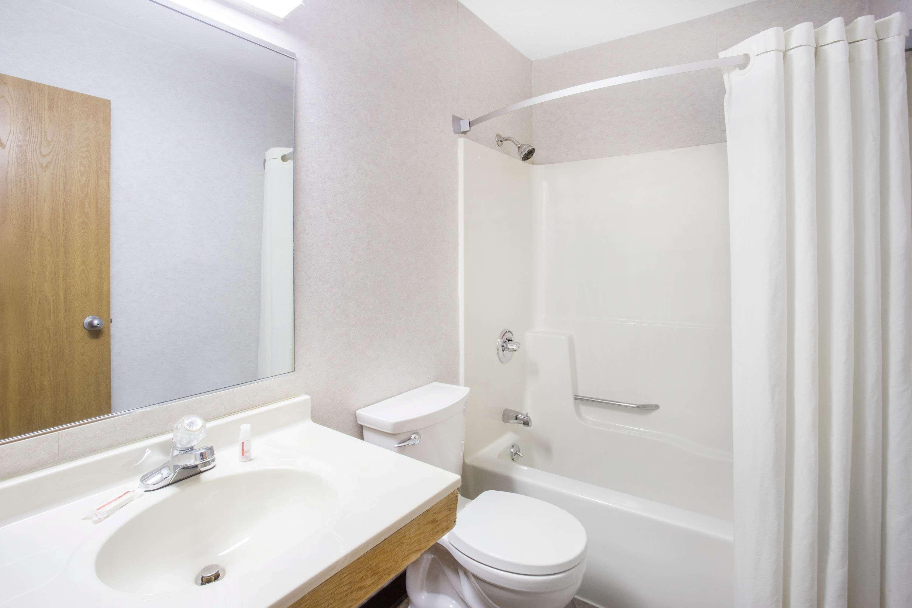 Burgundy Inn & Suites By Oyo El Paso エクステリア 写真