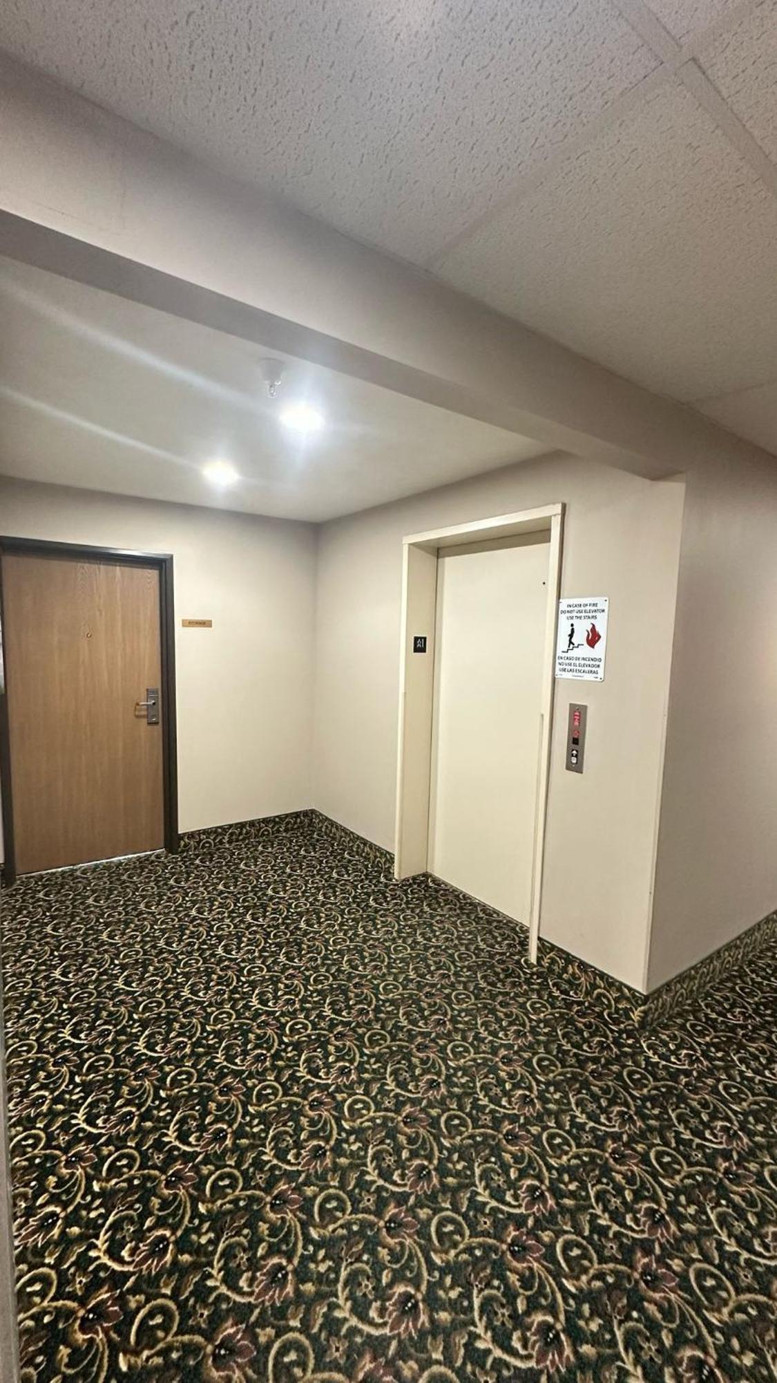 Burgundy Inn & Suites By Oyo El Paso エクステリア 写真