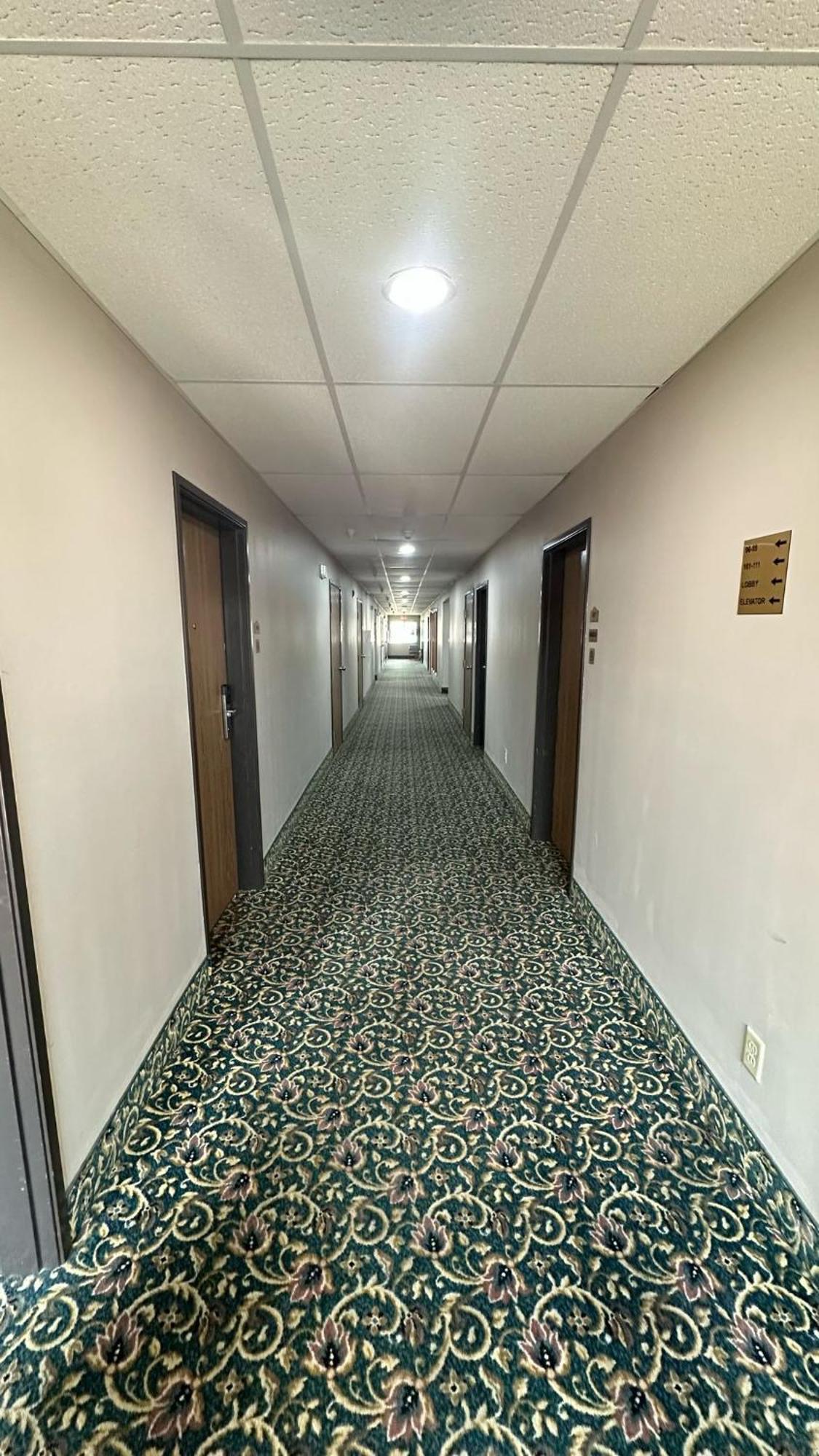 Burgundy Inn & Suites By Oyo El Paso エクステリア 写真